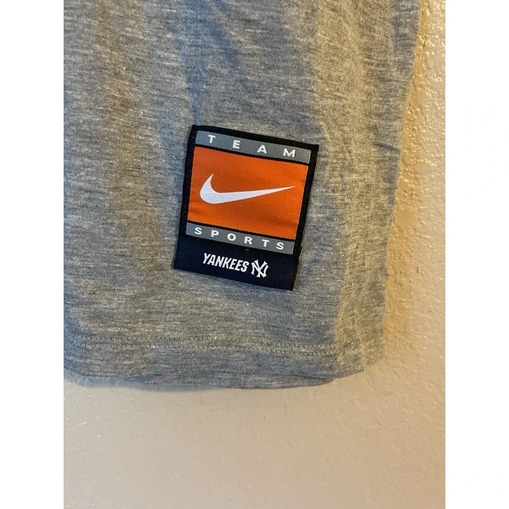 Men's 2XL NWOT New York Yankees Nike Cooperstown Collection Short Sleeve‎ Shirt